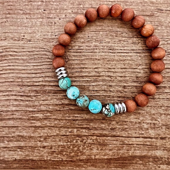 MAUI Bracelet feat. 8mm Sandalwood beads & turquoise stones - Picture 2 of 3